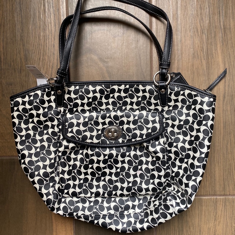 NWT Coach signature purse